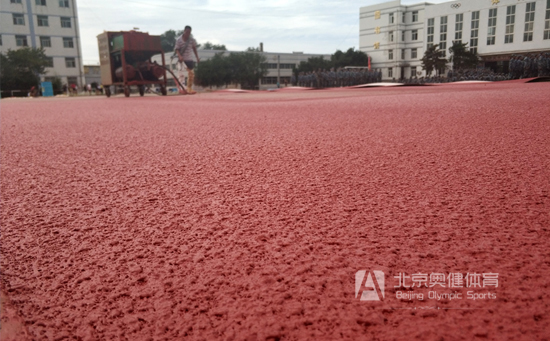 塑膠跑道面層噴涂